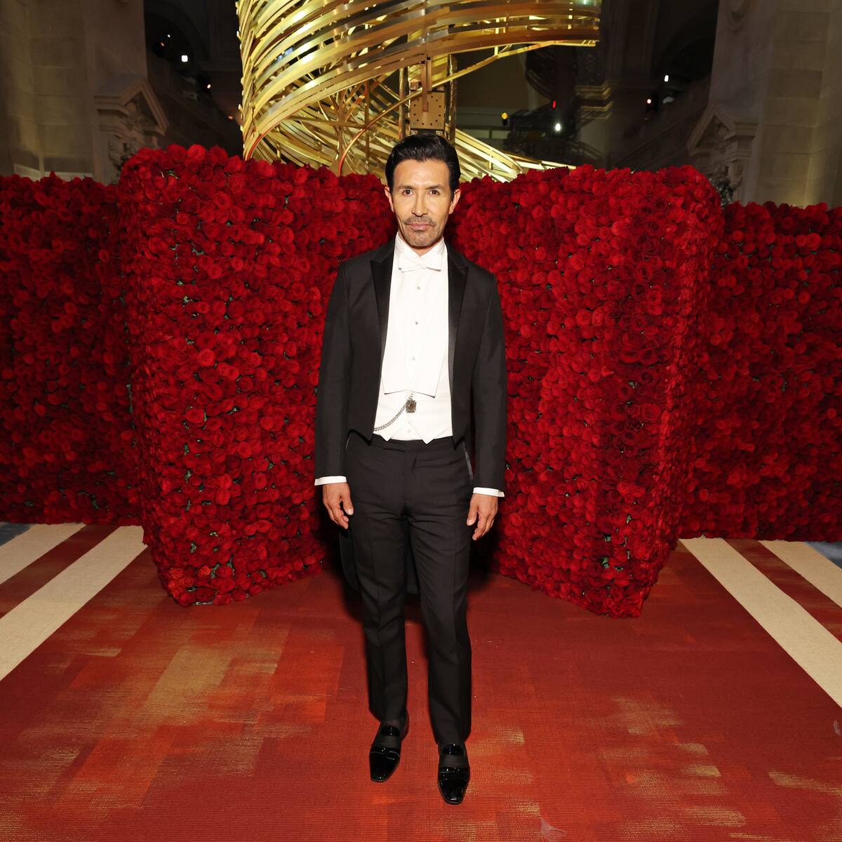 Raúl Ávila, el diseñador colombiano que trabaja con la organizadora de la MET Gala, Anna Wintour