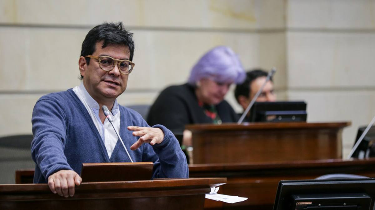 Congresistas piden renuncia del comisionado Danilo Rueda por “inexperiencia” con Paz total