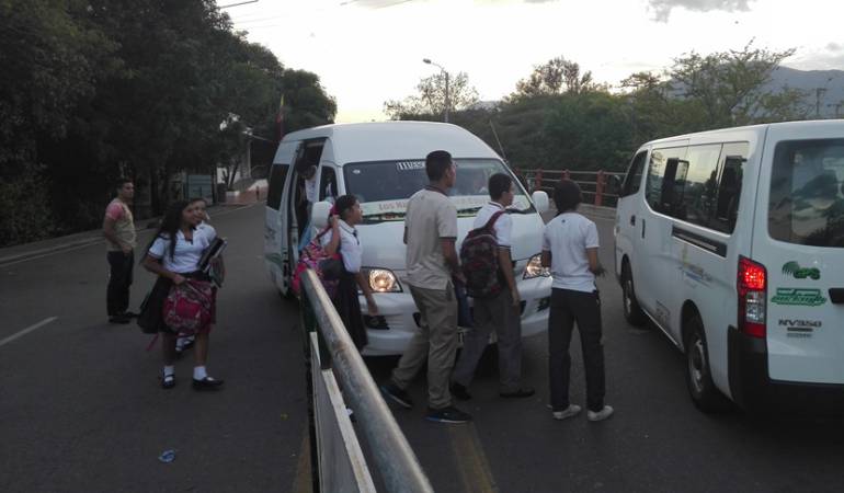Transporte binacional en puente Francisco de Paula Santander