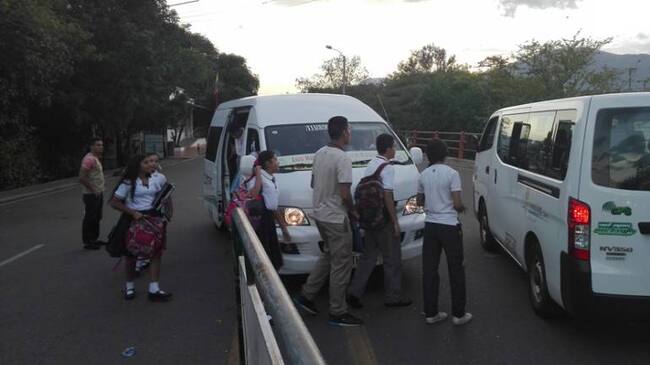 Transporte binacional en puente Francisco de Paula Santander