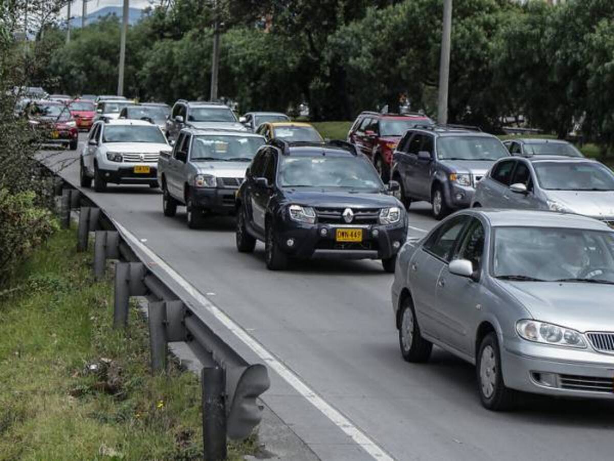 Parqueo en vía y exención de pico y placa, alternativas de cobro en Bogotá