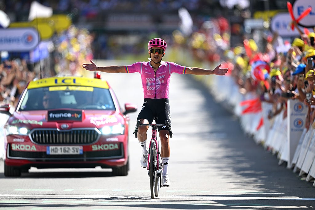 Richard Carapaz triunfa en la etapa 18 del Tour de Francia: resumen de la carrera de alta montaña. (Photo by Tim de Waele/Getty Images)