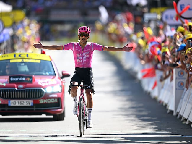 Richard Carapaz triunfa en la etapa 18 del Tour de Francia: resumen de la carrera de alta montaña. (Photo by Tim de Waele/Getty Images)
