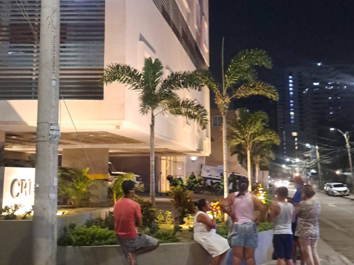 Investigan muerte de adolescente tras caer de edificio en el barrio Manga