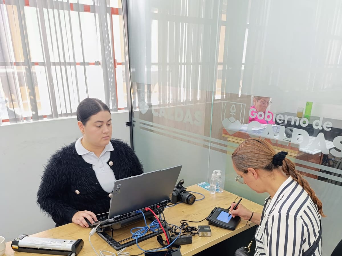 Hay demoras en la entrega del nuevo pasaporte en el departamento de Caldas