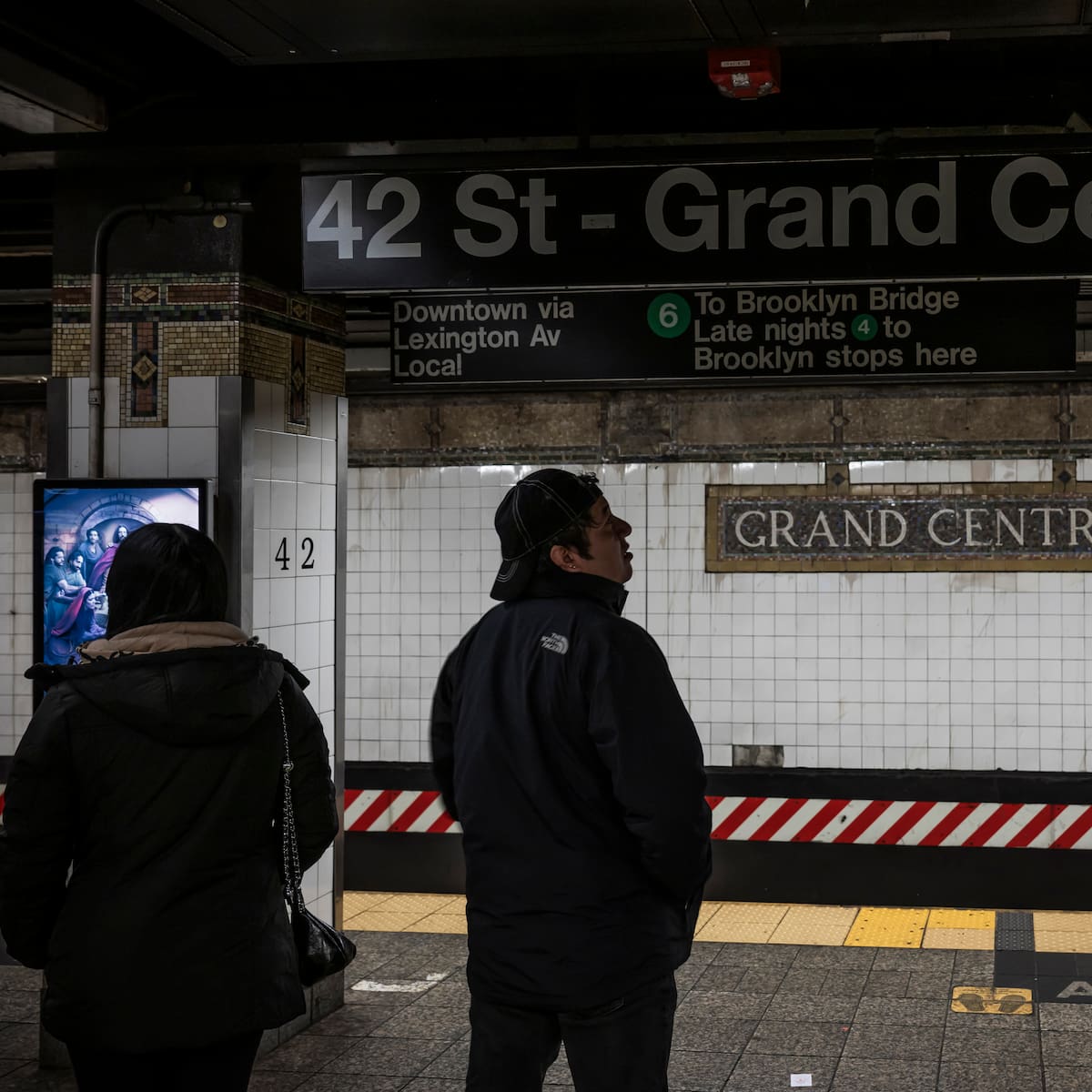 Agresor abatido que apuñaló a 3 personas en el metro de Nueva York decía ser Lucifer, según Policía