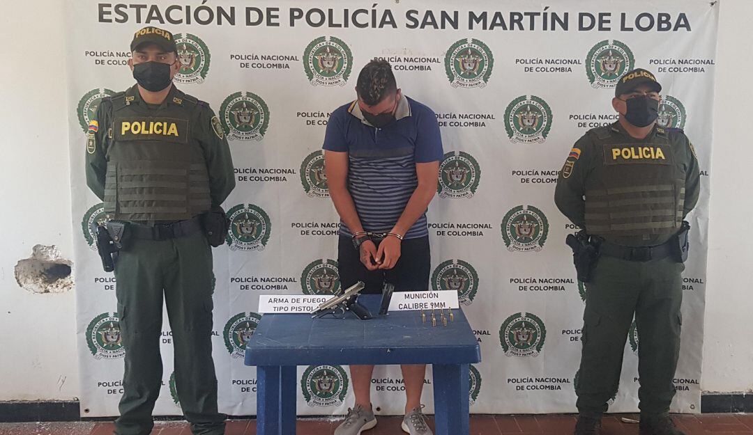 La Policía lo capturó cuando caminaba armado por una de las calles del municipio de San Martín de Loba