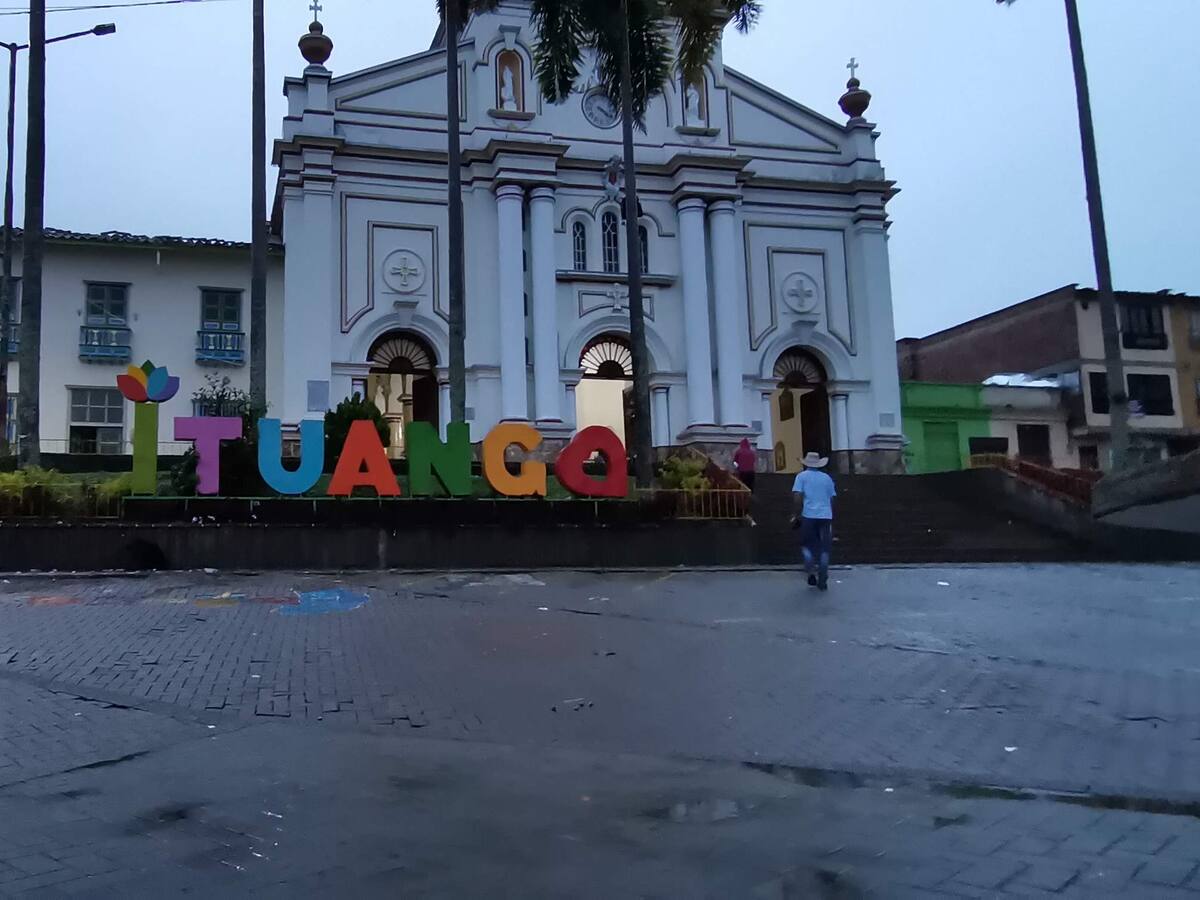 Rector estaría exigiendo dinero a estudiantes y a docentes para trasladados en Ituango