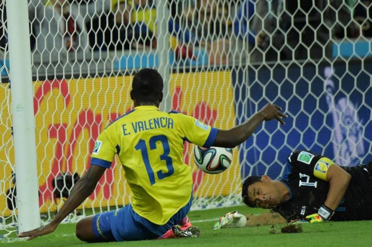 Los goles ecuatorianos los anotaron Enner Valencia (2) y Carlo Costly anotó para los "catrachos".