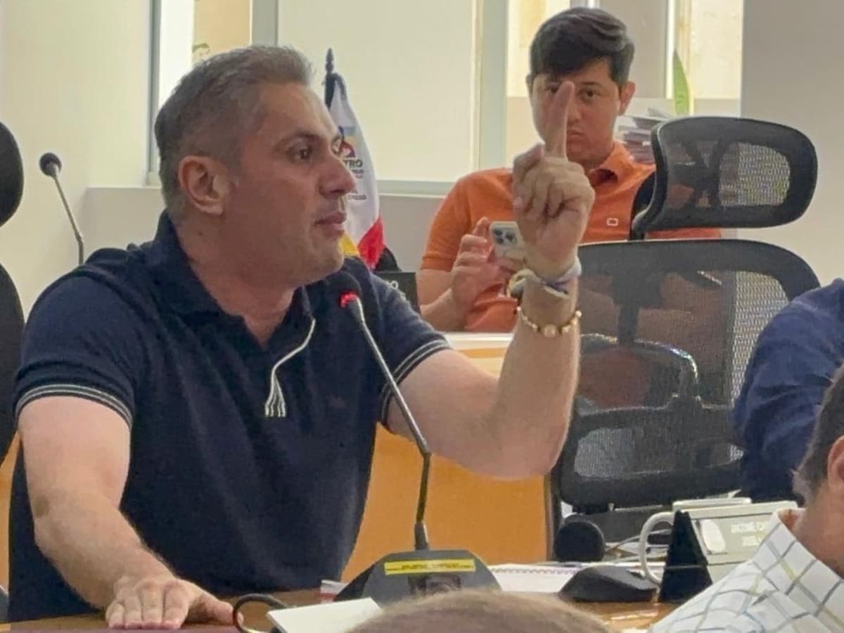 Aquí los concejales estamos de espectadores": Jácome cuestiona control a la EIS