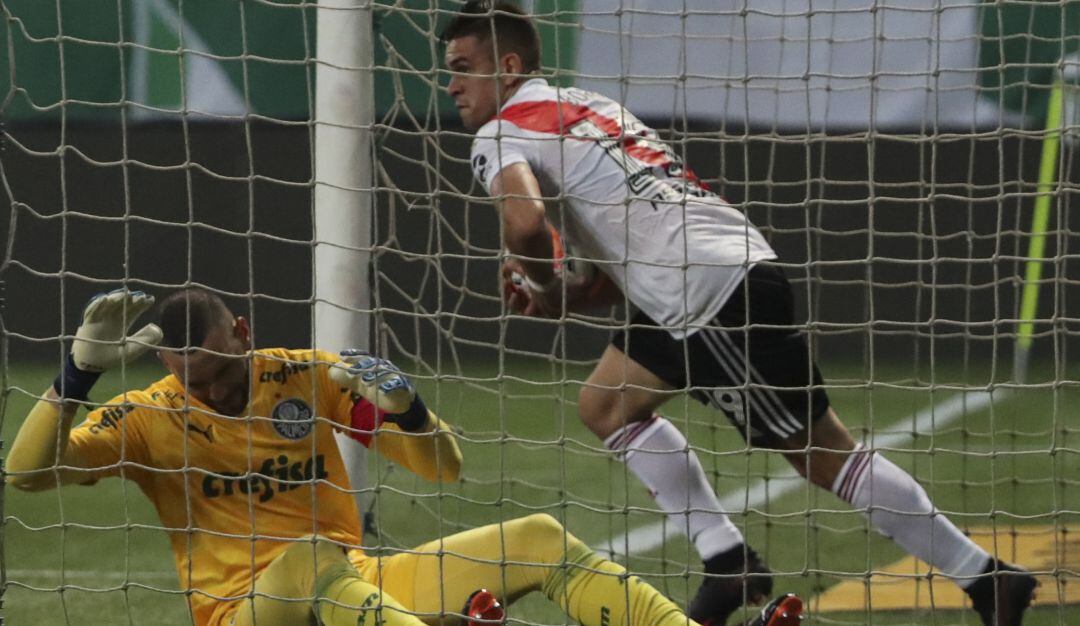 Gol de Rafael Santos Borré ante Palmeiras en la Copa Libertadores.