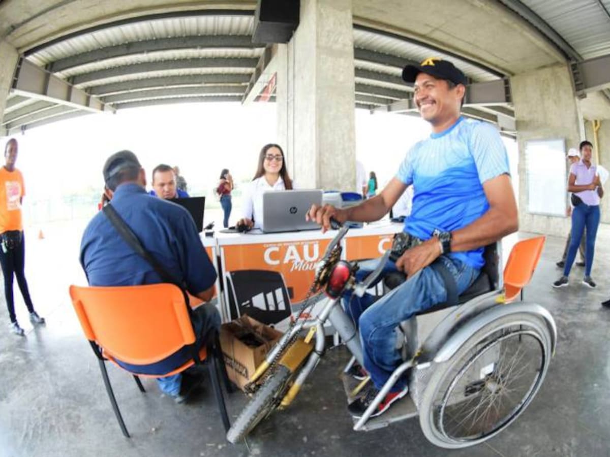 Transcaribe entregó gratis 250 tarjetas a personas con movilidad limitada