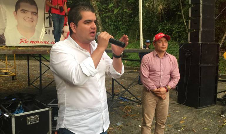 Julián Bedoya participó en el Bolo Club de la capital del Quindío en compañía de Luciano Grisales