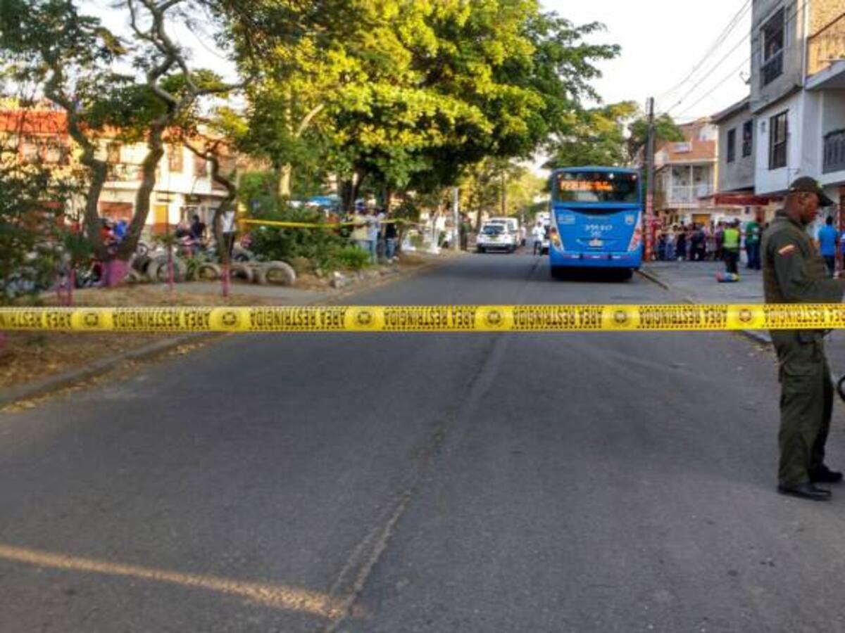 Asesinan a mujer en un bus del MIO