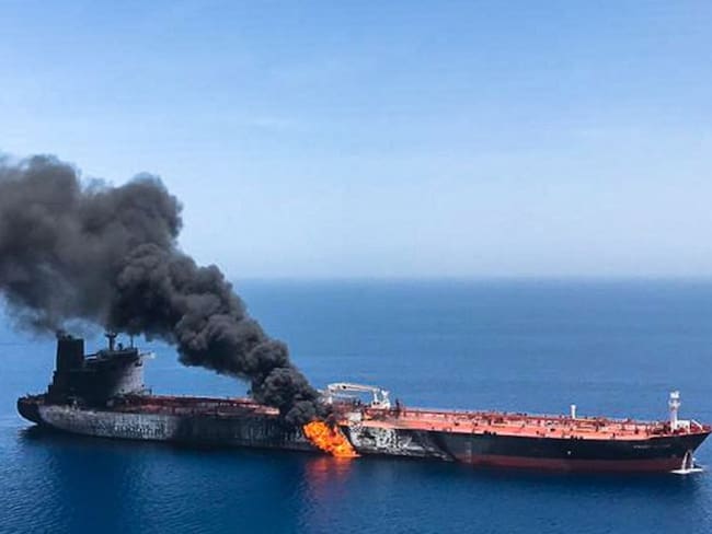 Ataque a petroleros en Golfo de Oman dispara precios del petróleo