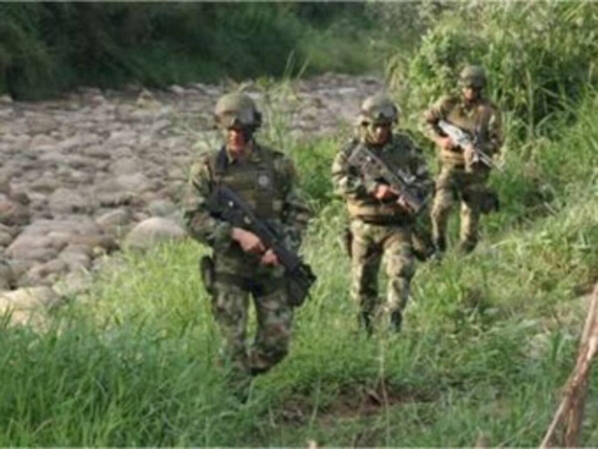 Seis guerrilleros y dos uniformados muertos dejan operativos de las FFMM en Cauca