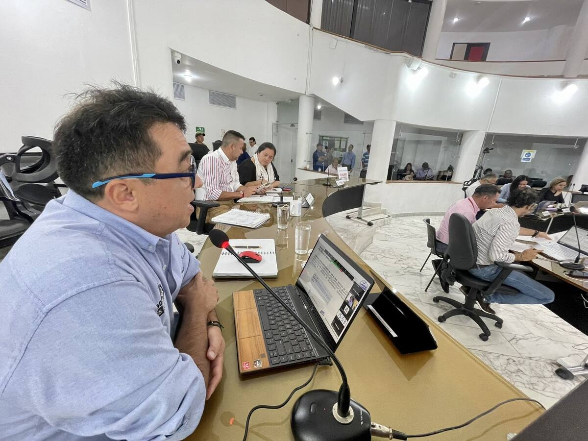 Por 2 firmas no prosperó moción de censura contra el secretario de infraestructura