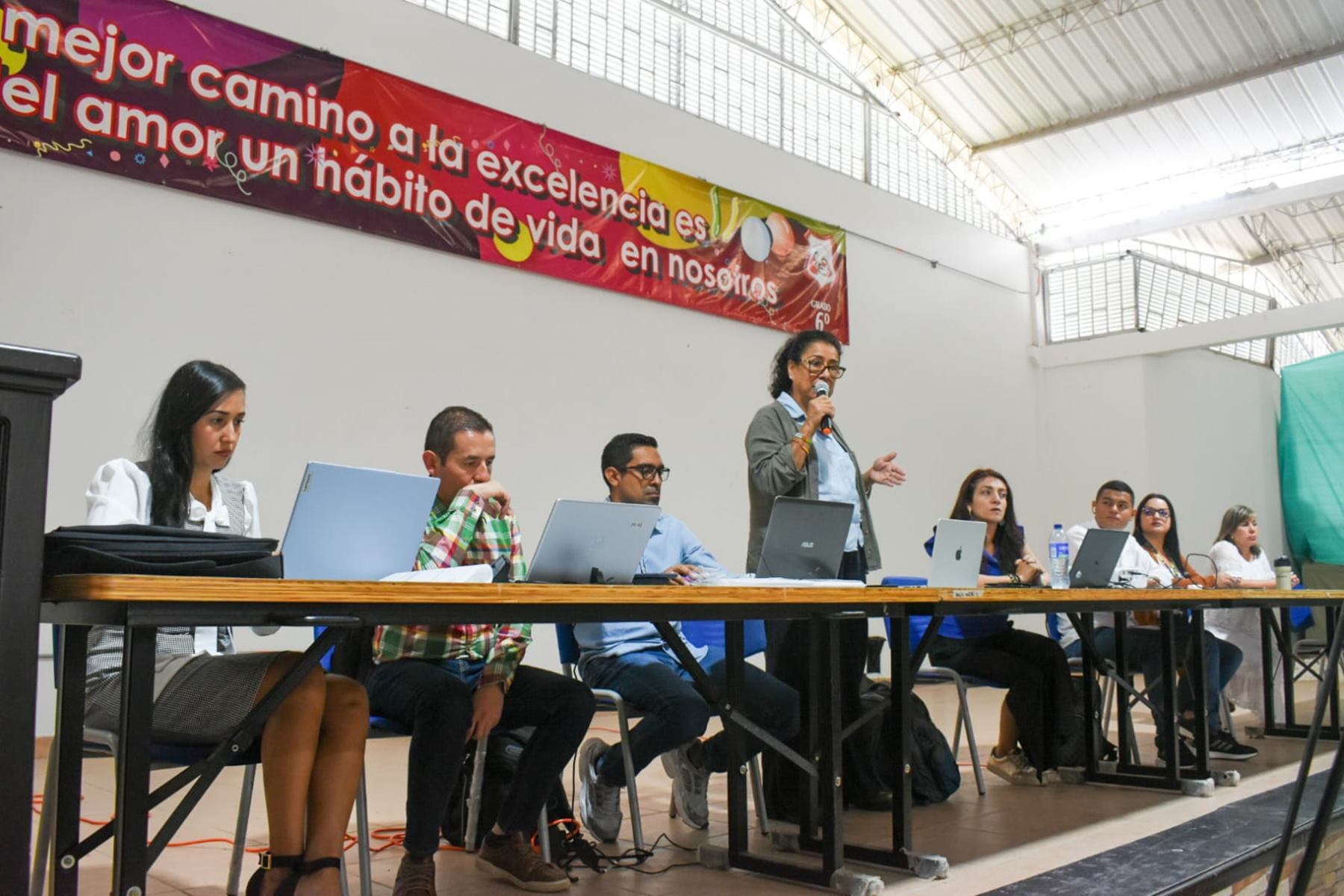 Reunión para la construcción de los colegios de Ibagué