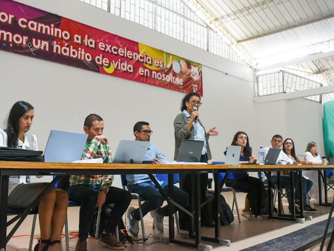 Reunión para la construcción de los colegios de Ibagué