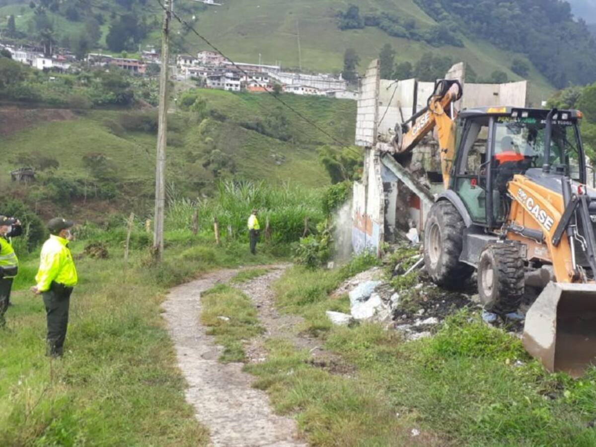Demolida vivienda en Pensilvania, que funcionaba como expendio de drogas