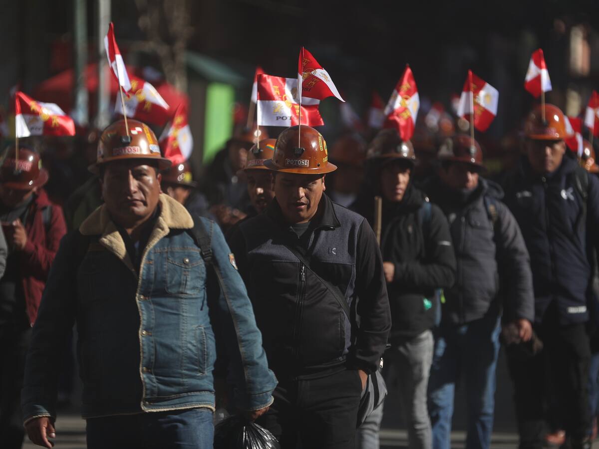 Perú: encuentran muertos a 13 trabajadores de una mina de oro que estaban secuestrados