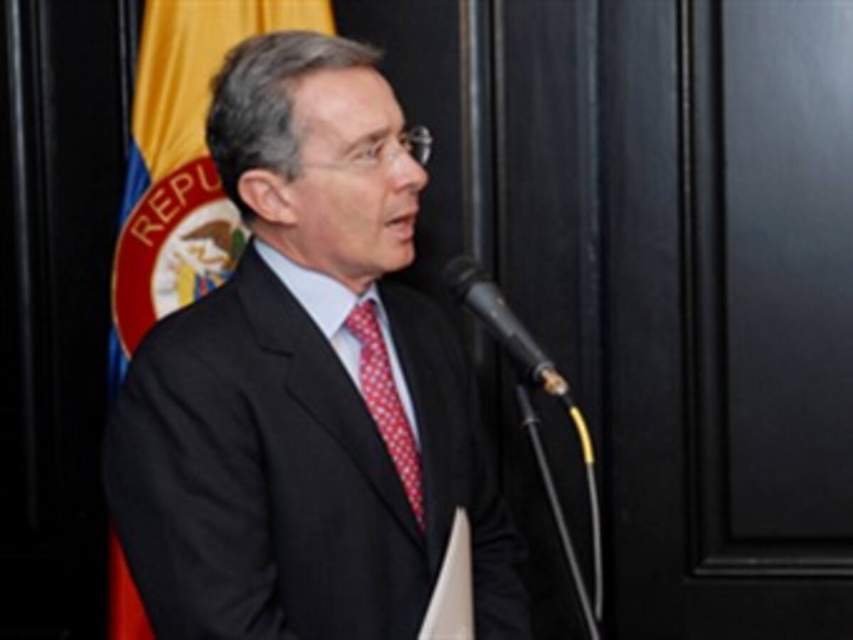 El Presidente Uribe descarta que Colombia vaya a salir de Unasur