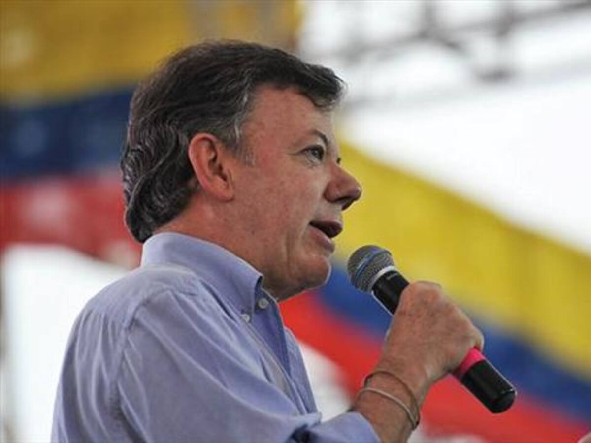 Santos propone que comunidades elijan policías que trabajarán con ellas