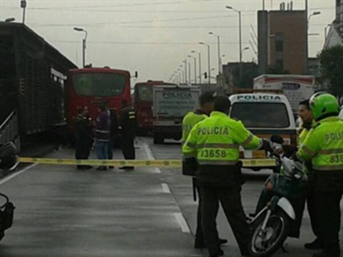 Una persona murió por tratar de colarse en Transmilenio