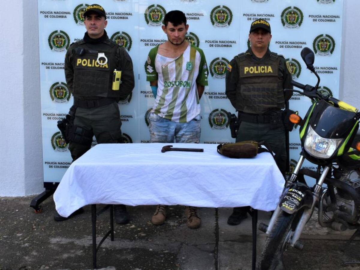 Lo agarró a martillazos para robarle su moto