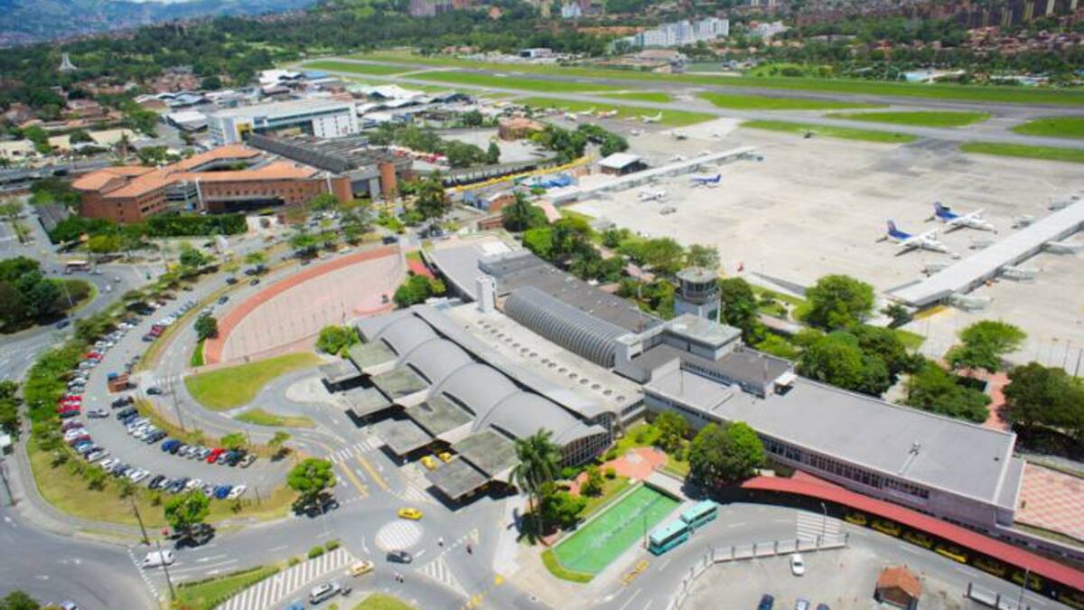 Alcalde de Medellín apoya reapertura de aeropuertos
