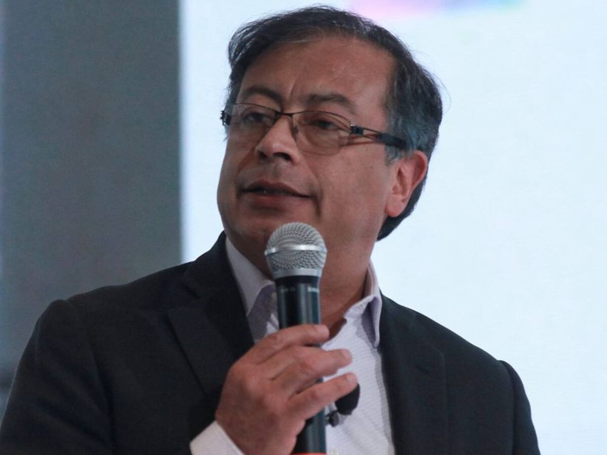 Petro responde a supuestos acercamientos con el cuestionado senador Bedoya
