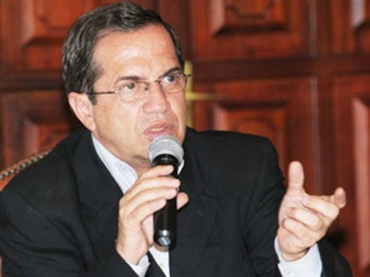 Ecuador dice que proceso contra general Padilla es competencia de la justicia