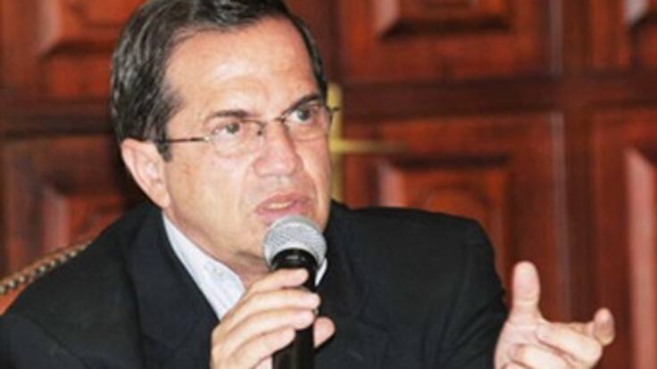 Ecuador dice que proceso contra general Padilla es competencia de la justicia