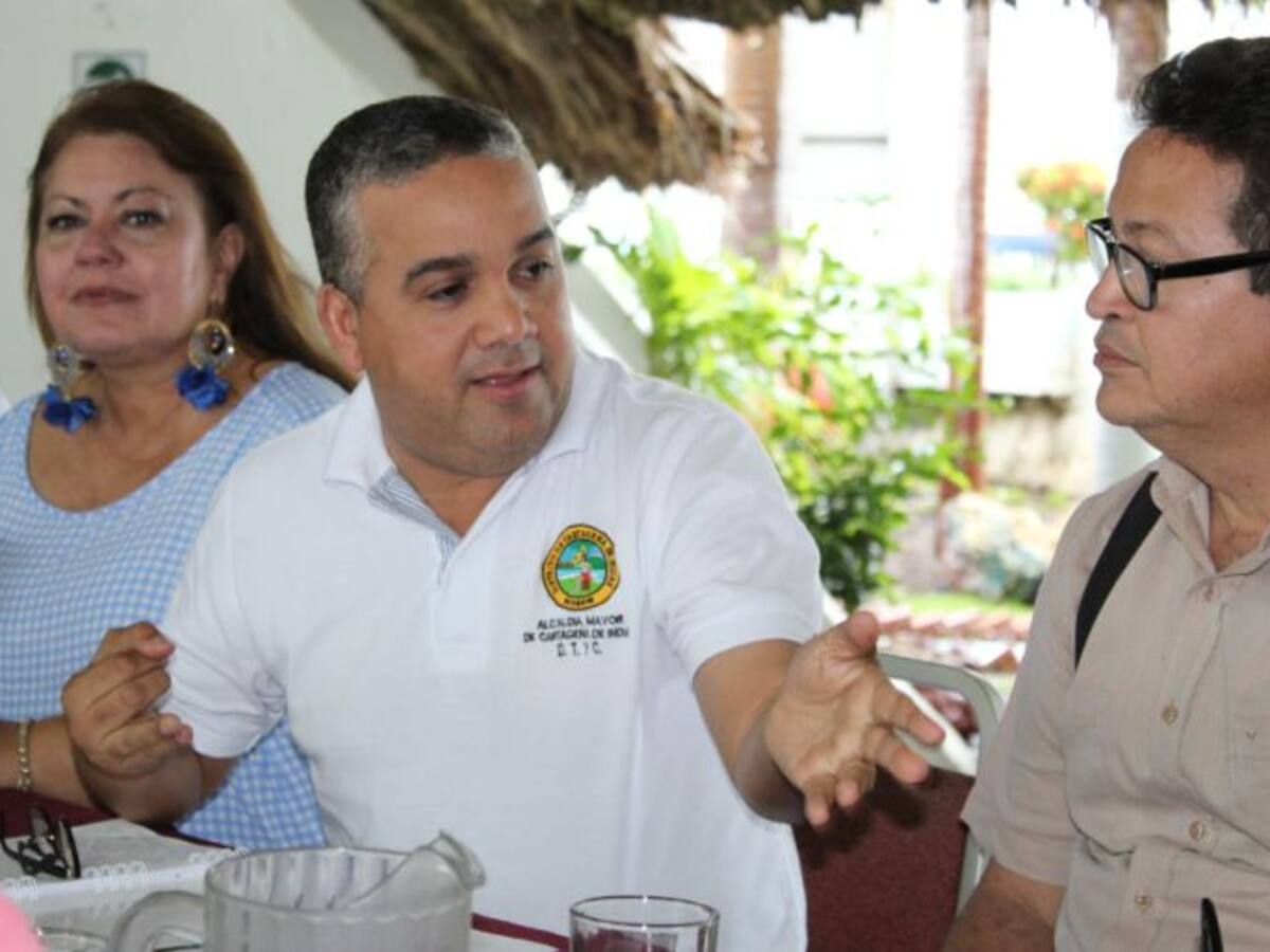 Alcaldía de Cartagena se compromete a mejorar seguridad y calles de Crespo