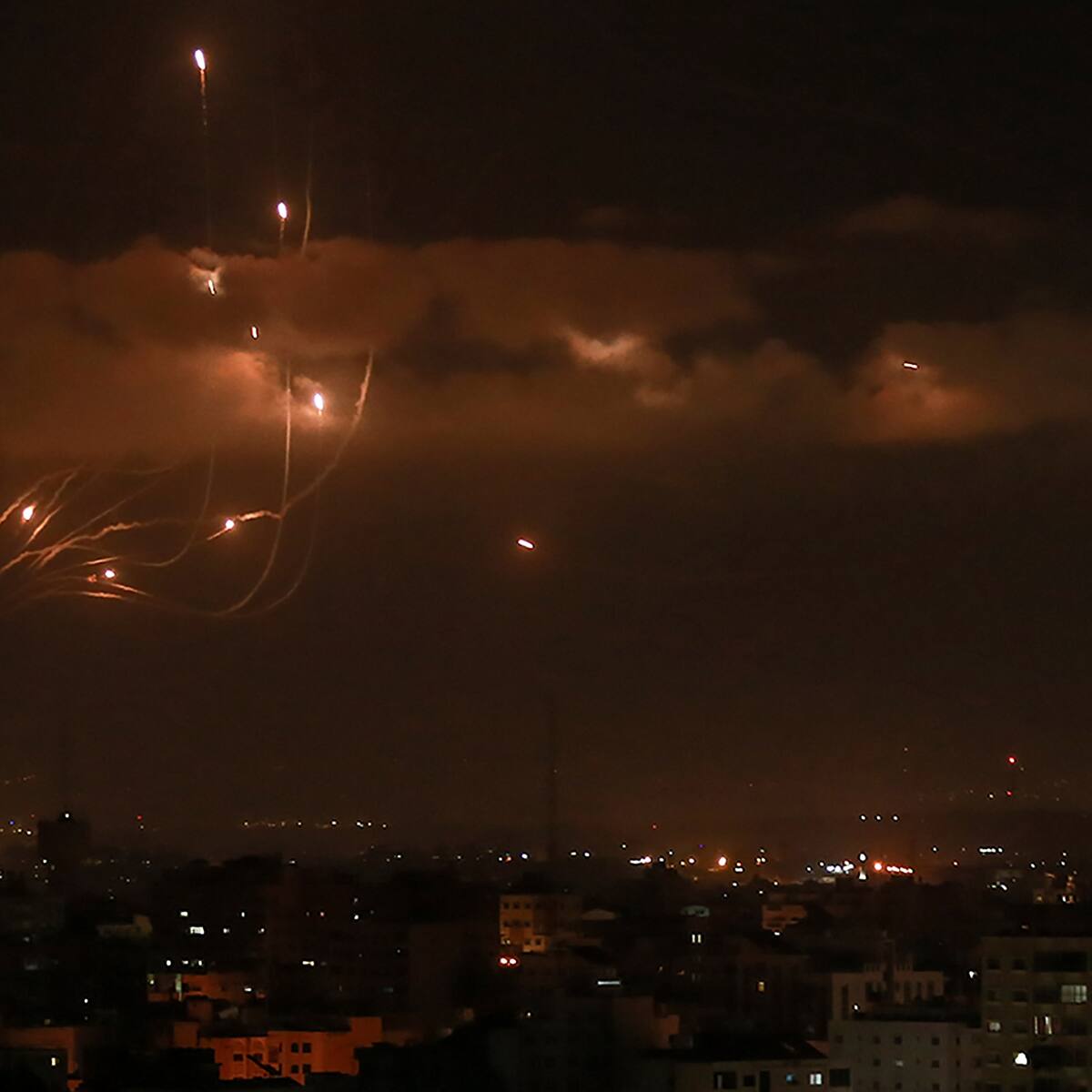 Irán lanza misiles contra Israel: se activaron alarmas antiaéreas en todo el país