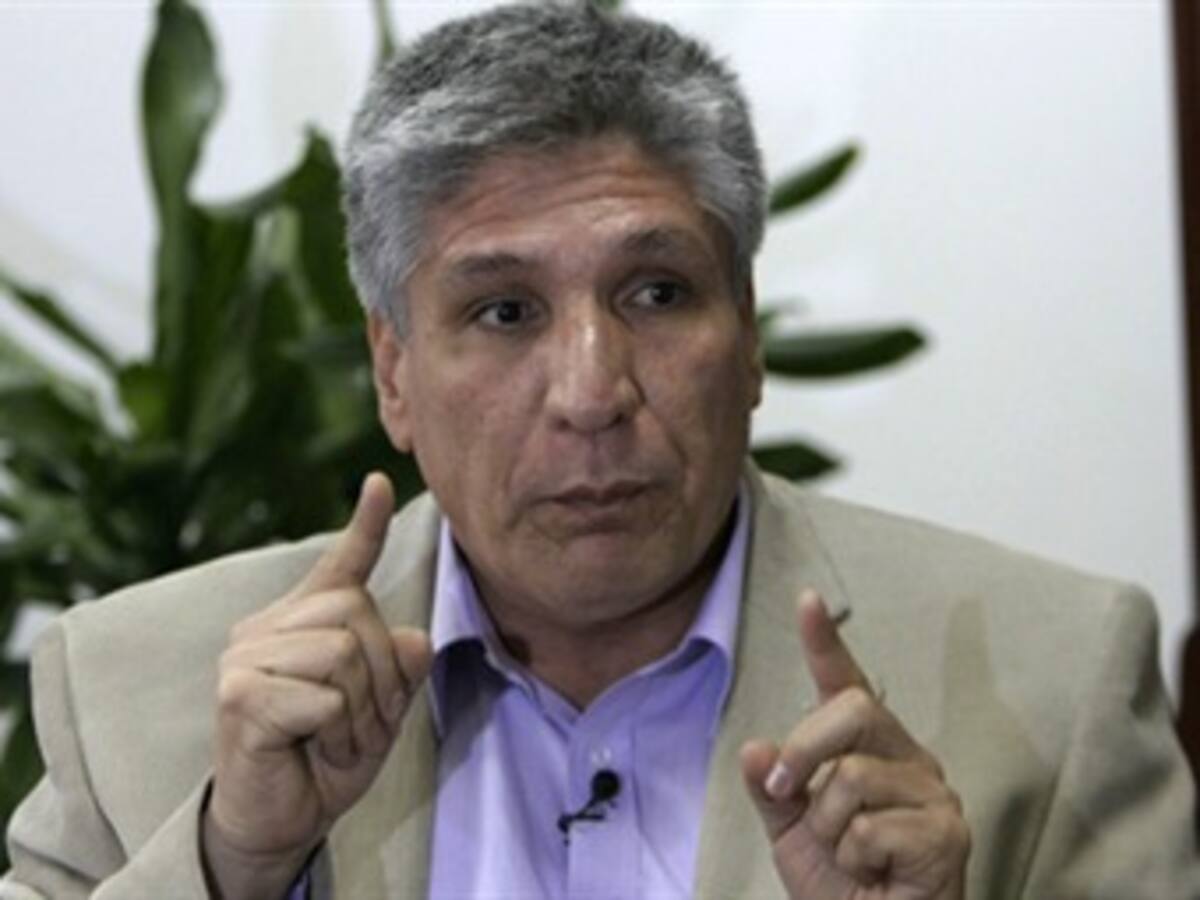 "La carta del jefe de la guerrilla Timochenko al presidente Santos es para precionar"