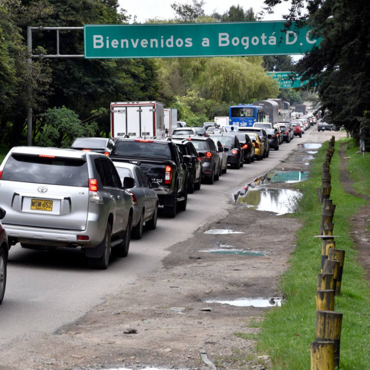 Caos en la movilidad de Bogotá por monumentales trancones: ¿quién responde?