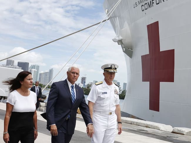 Mike Pence, buque para crisis en Venezuela