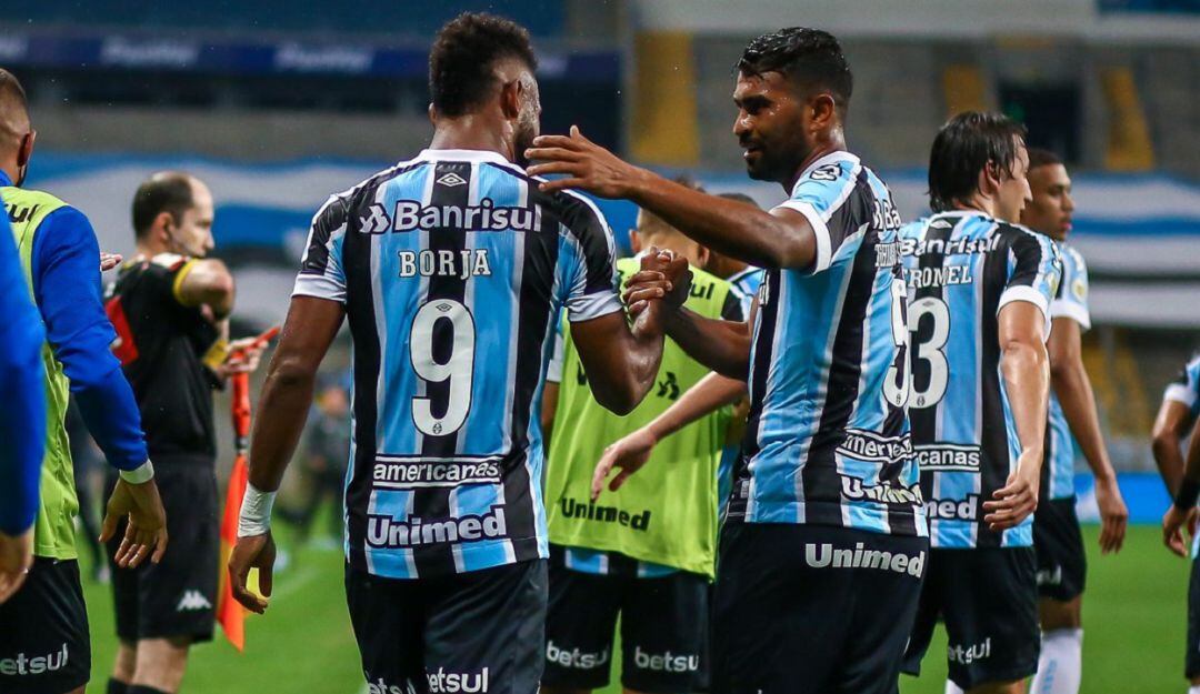Miguel Ángel Borja festeja su primer gol con Gremio.