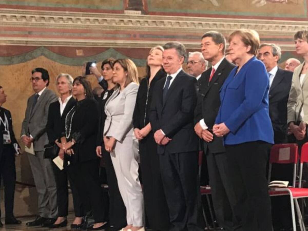 Merkel felicitó a Santos por la paz y cree que "pasará a la historia"