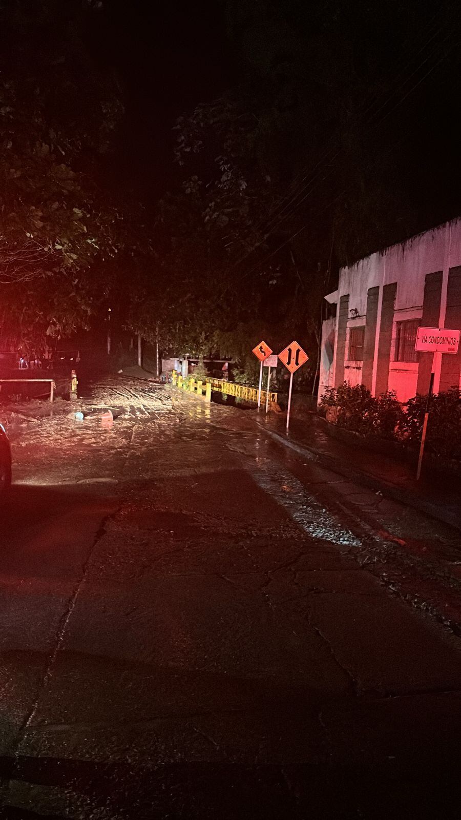 se reportan crecientes súbitas en las Quebrada Yayata y en la Vereda el Hato.