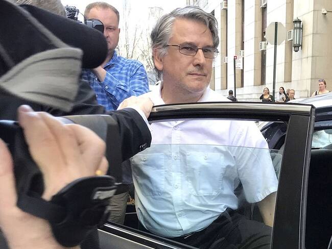 Neurólogo acusado de abusar de 6 pacientes fue encontrado muerto en cárcel