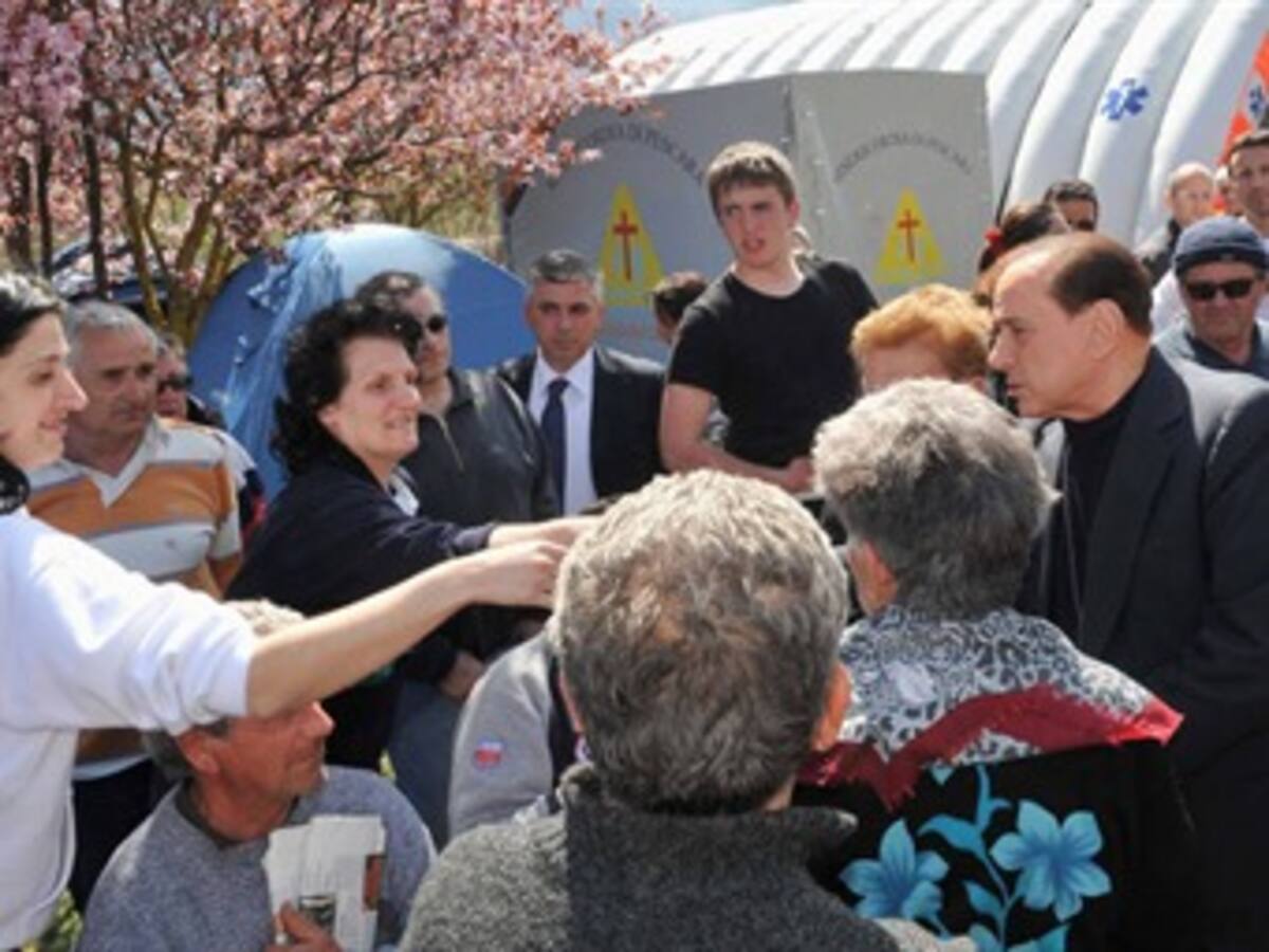Berlusconi a las víctimas: 'Es como un fin de semana de camping'
