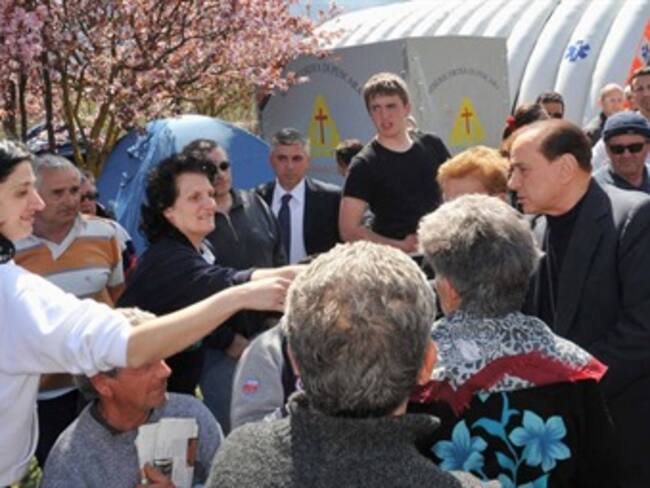 Berlusconi a las víctimas: 'Es como un fin de semana de camping'