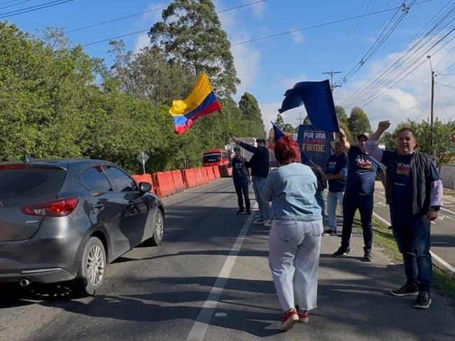 Simpatizantes se concentraron en Llanogrande para respaldar a Álvaro Uribe tras orden de libertad