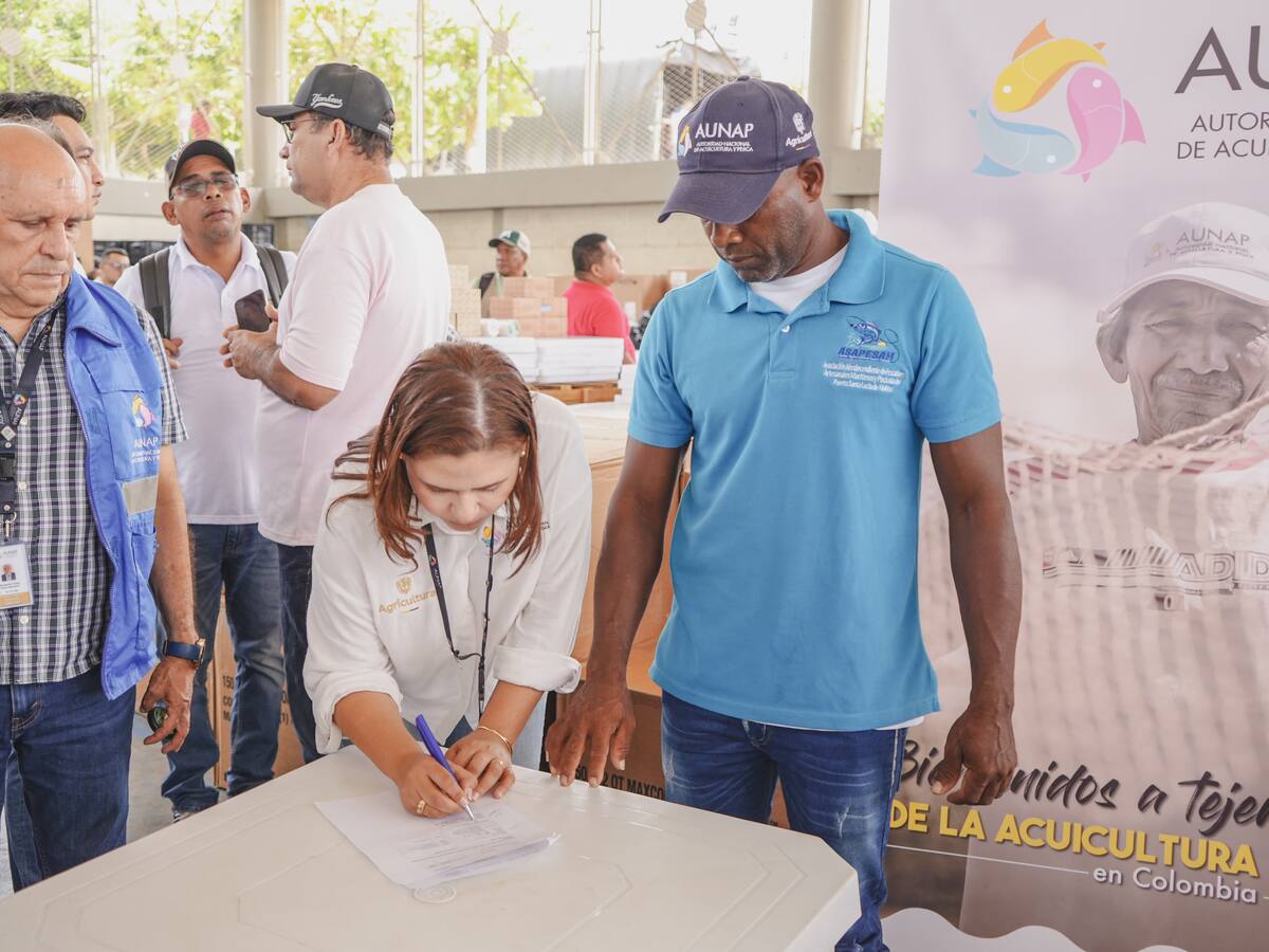 La Autoridad Nacional de Acuicultura y Pesca entrega insumos del proyecto Pez Total en Sucre