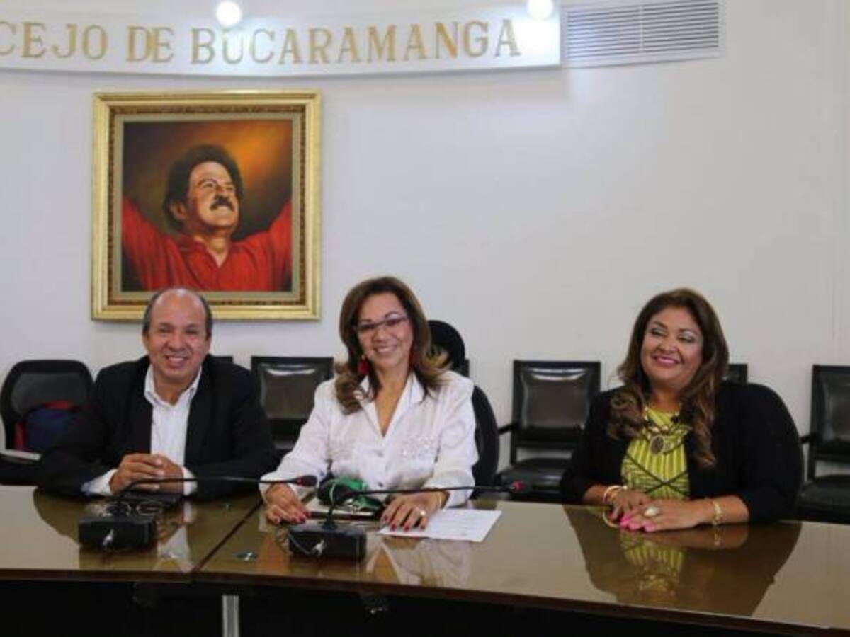 Concejalas del "manicure" asumen presidencia