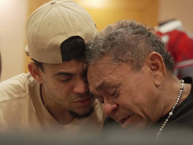Luis Díaz y su emotivo reencuentro con su papá Luis Manuel Díaz / Twitter: FCFSeleccioncol.