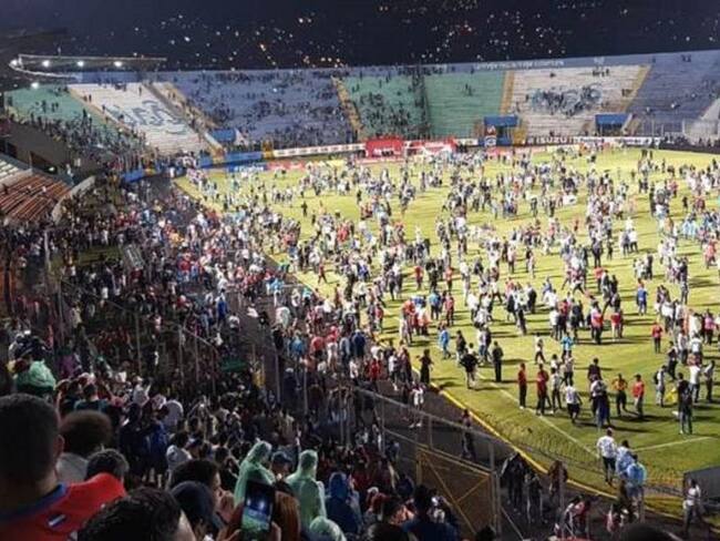 Estampida en estadio de Tegucigalpa deja tres muertos