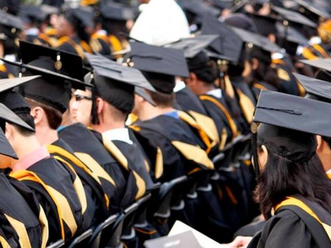 Estudiantes denuncian trabas en el proceso de graduación en una universidad